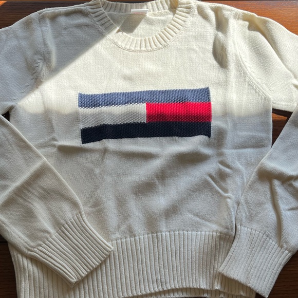 Tommy Hilfinger, Cream Cropped Sweater - Size Medium - Picture 2 of 4